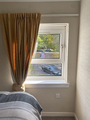 1 bedroom, bed sheets