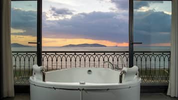 Luxury Double Room | Premium bedding, minibar, in-room safe, desk