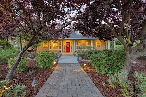 Oak Hollow / HOT TUB / E V Charger - near Yosemite