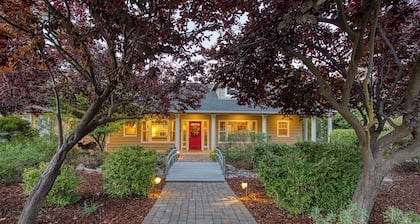 Oak Hollow / HOT TUB / E V Charger - near Yosemite