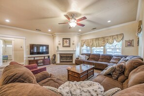 Smart TV, fireplace