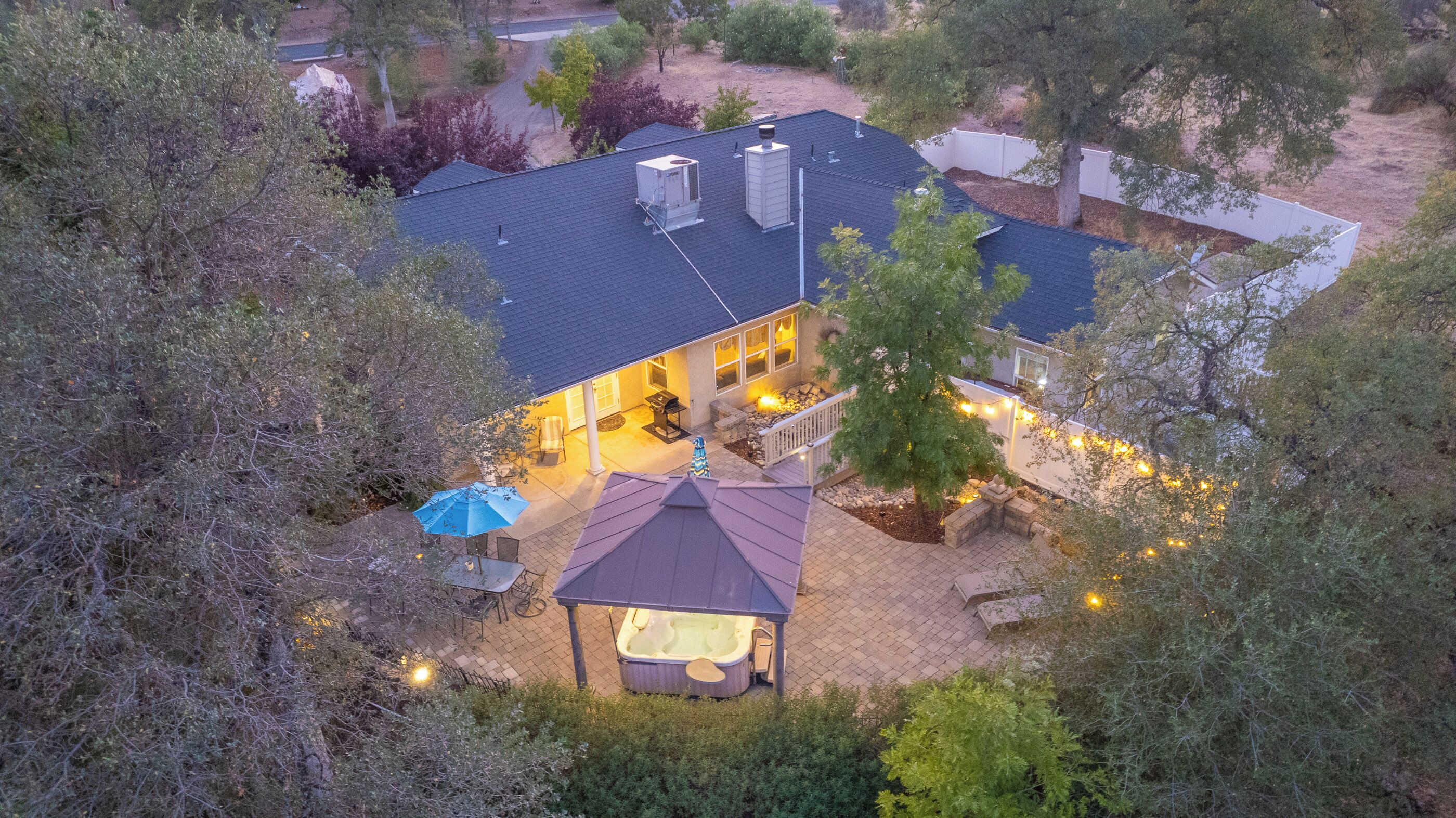 Spacious, cobblestone patio with hot tub, 3 full tables, 2 lounge chairs, bbq 