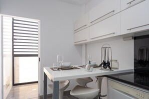 Fridge, microwave, oven, coffee/tea maker