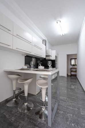 Fridge, microwave, oven, coffee/tea maker