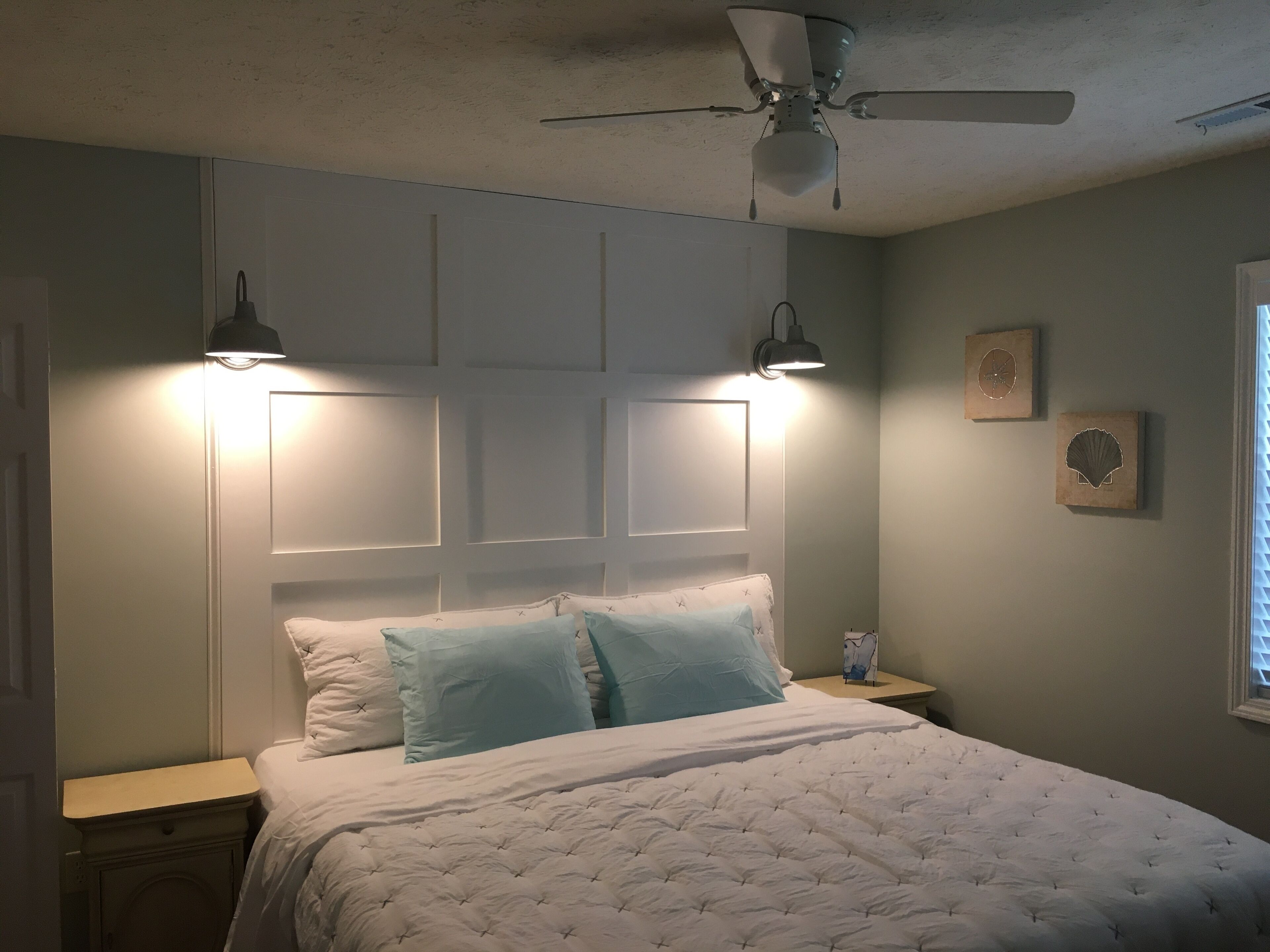 1 habitación, tabla de planchar con plancha y cuna de viaje 