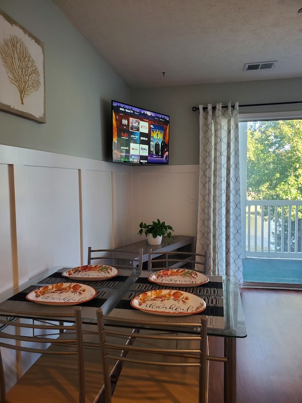 Dining - One Bedroom Condo in River Oaks Golf & Tennis Resort (Myrtle Beach)