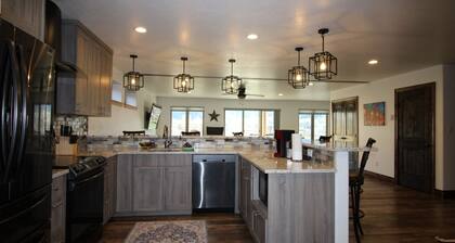 Stunning San Juan Mountain Views!!! Walking to Downtown Ridgway!!! Lower Level