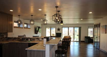 Stunning San Juan Mountain Views!!! Walking to Downtown Ridgway!!! Lower Level