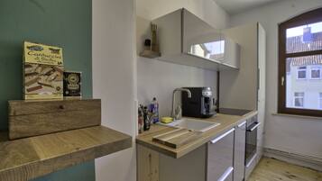 Fridge, oven, stovetop, dishwasher