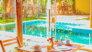 Café da manhã com buffet grátis todos os dias