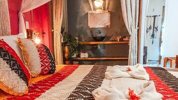 Chambre Familiale | Literie de qualité supérieure, surmatelas, décoration personnalisée