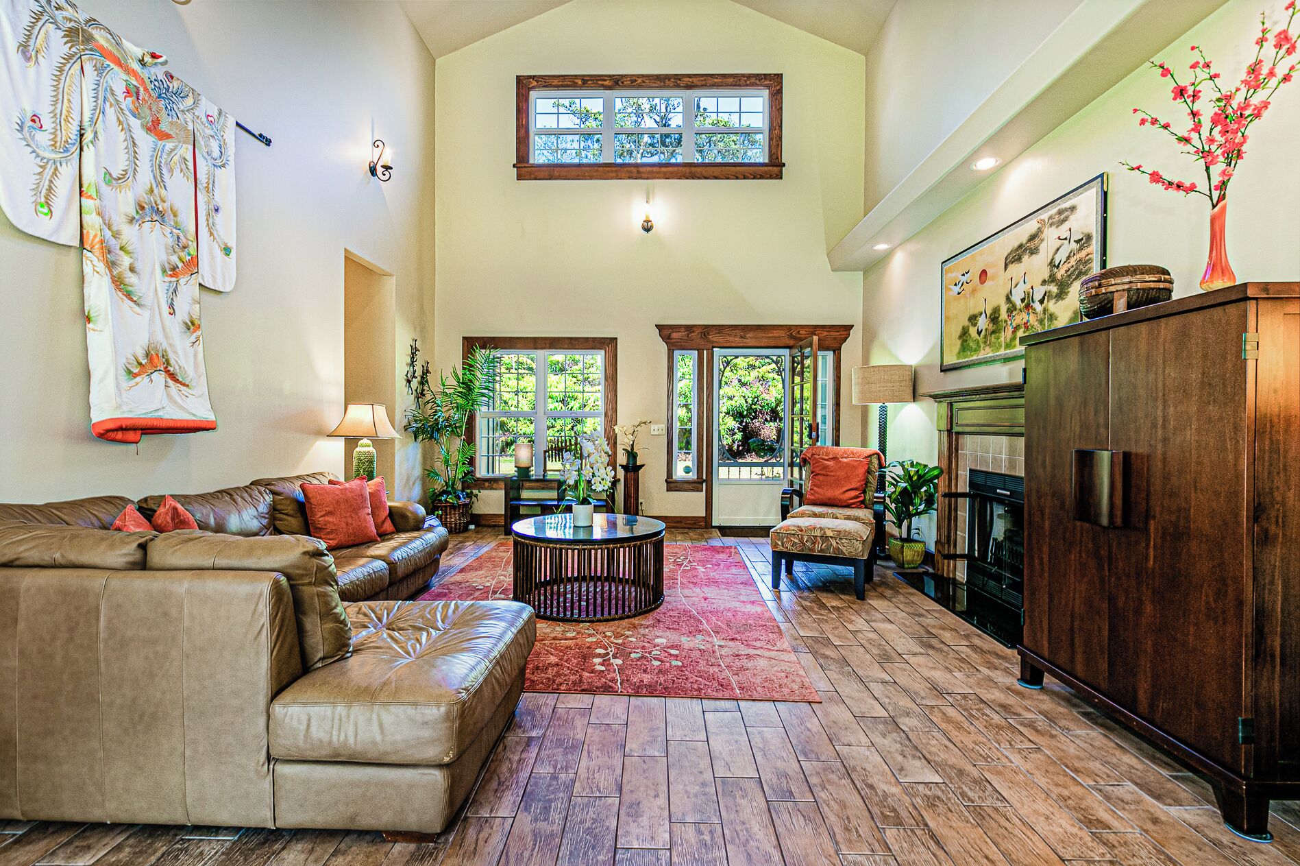 Smart-tv, dvd-afspiller, bøger, videobibliotek