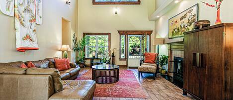 Smart-tv, dvd-afspiller, bøger, videobibliotek