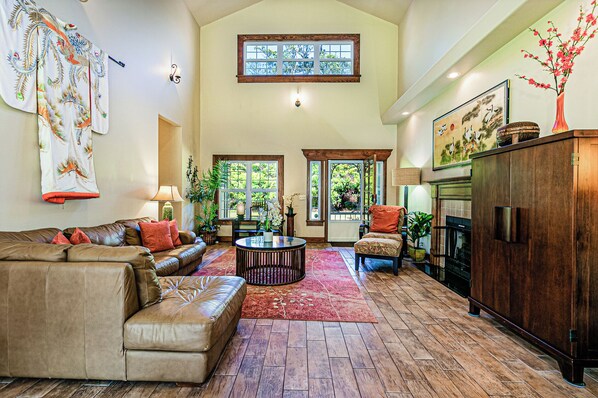 Smart-TV, DVD-Player, BĂŒcher, Videothek