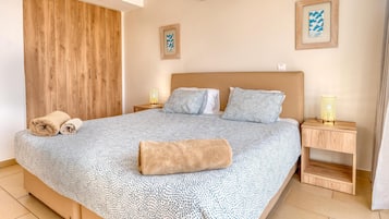 Superior-Apartment, 1 Schlafzimmer, Poolblick | 1 Schlafzimmer, Zimmersafe, Verdunkelungsvorhänge, Bügeleisen/Bügelbrett