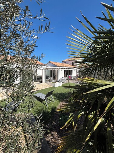 House, villa with indoor swimming pool heated to 31° all year round 