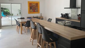 Kaffetrakter/tekoker, kjøleskap, mikrobølgeovn og ovn