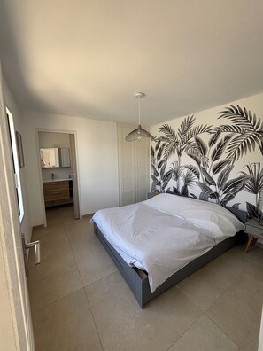 3 bedrooms, iron/ironing board, travel crib, free WiFi