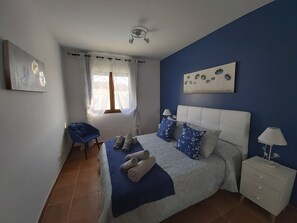 3 bedrooms, iron/ironing board, WiFi, bed sheets