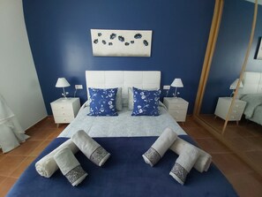3 slaapkamers, een strijkplank/strijkijzer, wifi, beddengoed