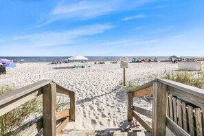 On the beach - Freakin Beachin · Condo with Stunning Ocean Views (Orange Beach)