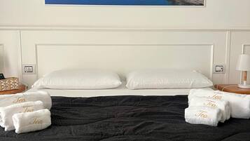 Minibar, bureau, Wi-Fi gratuit, draps fournis