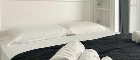 Minibar, desk, free WiFi, bed sheets