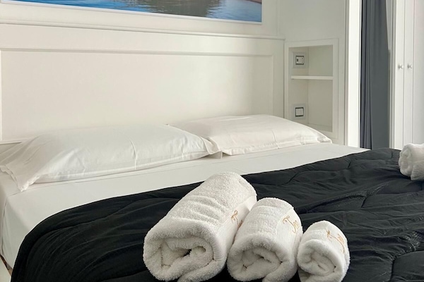 Minibar, desk, free WiFi, bed sheets