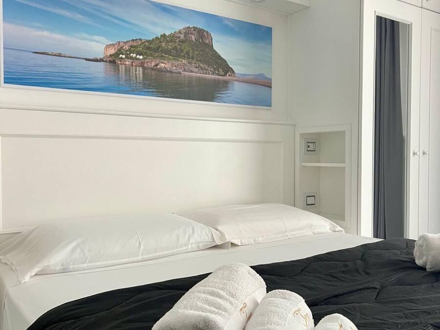 Minibar, skrivebord, wi-fi (inkludert) og sengetøy