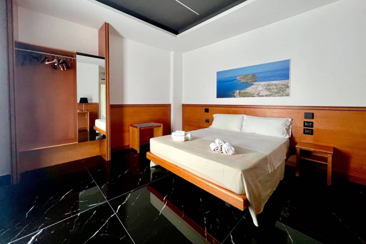 Deluxe Double Room | Bar mini, Wi-fi percuma, cadar katil, akses kerusi roda
