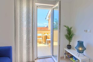 TV - Holiday apartment with balcony and air conditioning (Malinska)