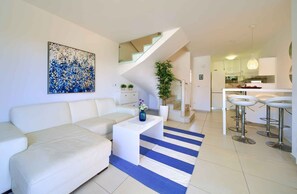 TV - Holiday apartment with balcony and air conditioning (Malinska)