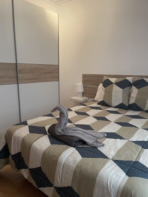 2 bedrooms, iron/ironing board, WiFi, bed sheets - Apartment near the beach with pool and WIFI (I) (Galdar)