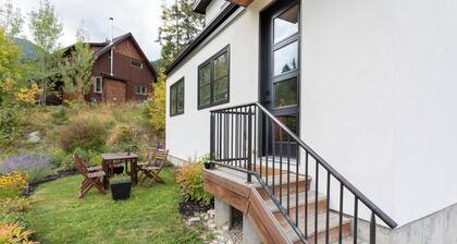 Modern suite with glacier view