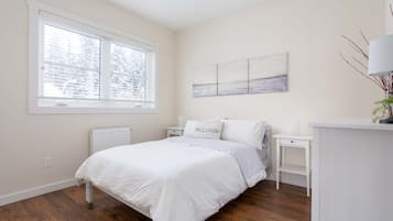 2 bedrooms, desk, iron/ironing board, free WiFi