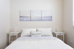 2 soverom, skrivebord, strykejern/-brett og wi-fi (inkludert)