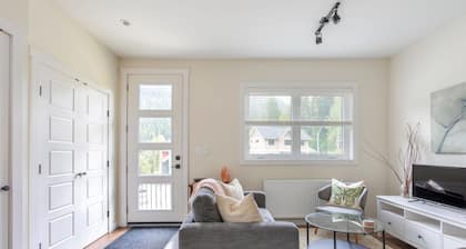 Modern suite with glacier view