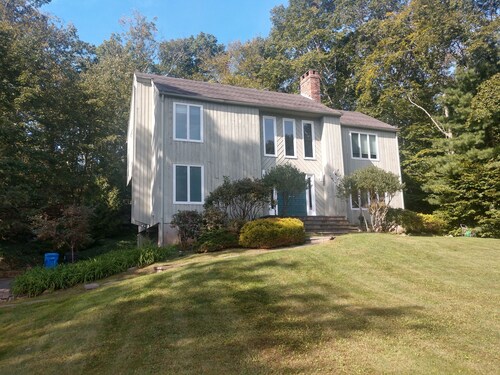 Spacious home in charming shoreline town 