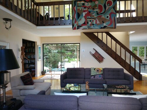 Spacious home in charming shoreline town 