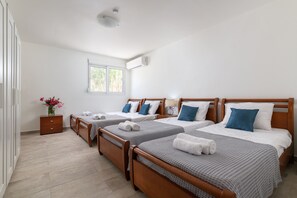 4 bedrooms, in-room safe, iron/ironing board, travel cot