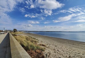 Beach nearby, sun-loungers, beach towels