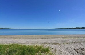 Beach nearby, sun-loungers, beach towels