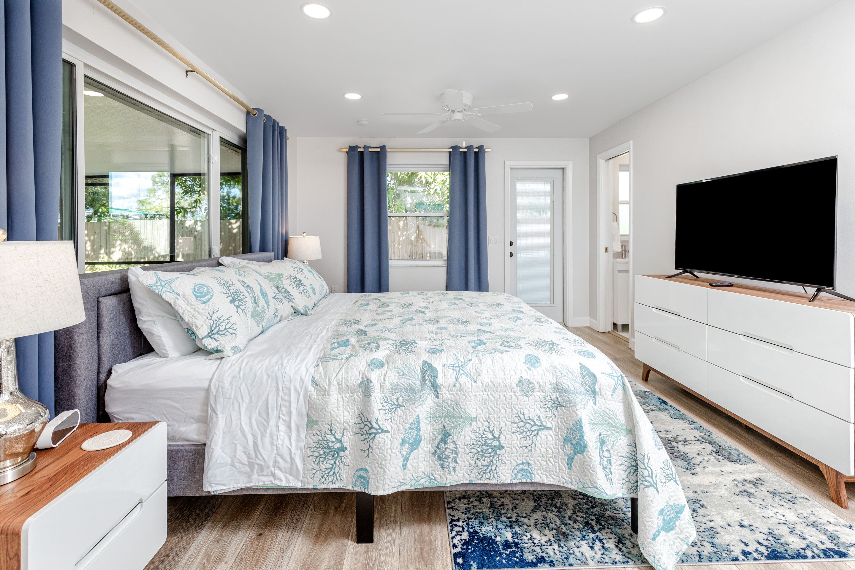 3 Schlafzimmer, Schreibtisch, B ügeleisen/Bügelbrett, Reisekinderbett