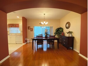 Dining - Fully Furnished, Pet Friendly, Excellent location 2Bed/3Bath Condo for rent  (Naples)