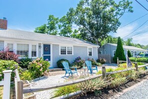 Exterior - 1/2 Mile to Nantucket Sound Beaches! (Dennis Port)
