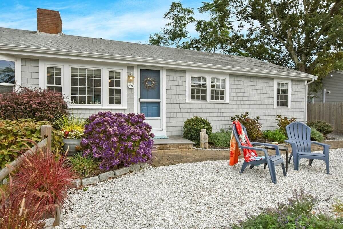 1/2 Mile to Nantucket Sound Beaches!