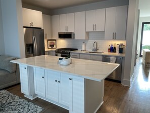 Fridge, microwave, oven, stovetop - Beautiful Home in the Middle of Vanderbilt, Belmont & Music Row (Nashville)