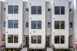 Exterior detail - Beautiful Home in the Middle of Vanderbilt, Belmont & Music Row (Nashville)