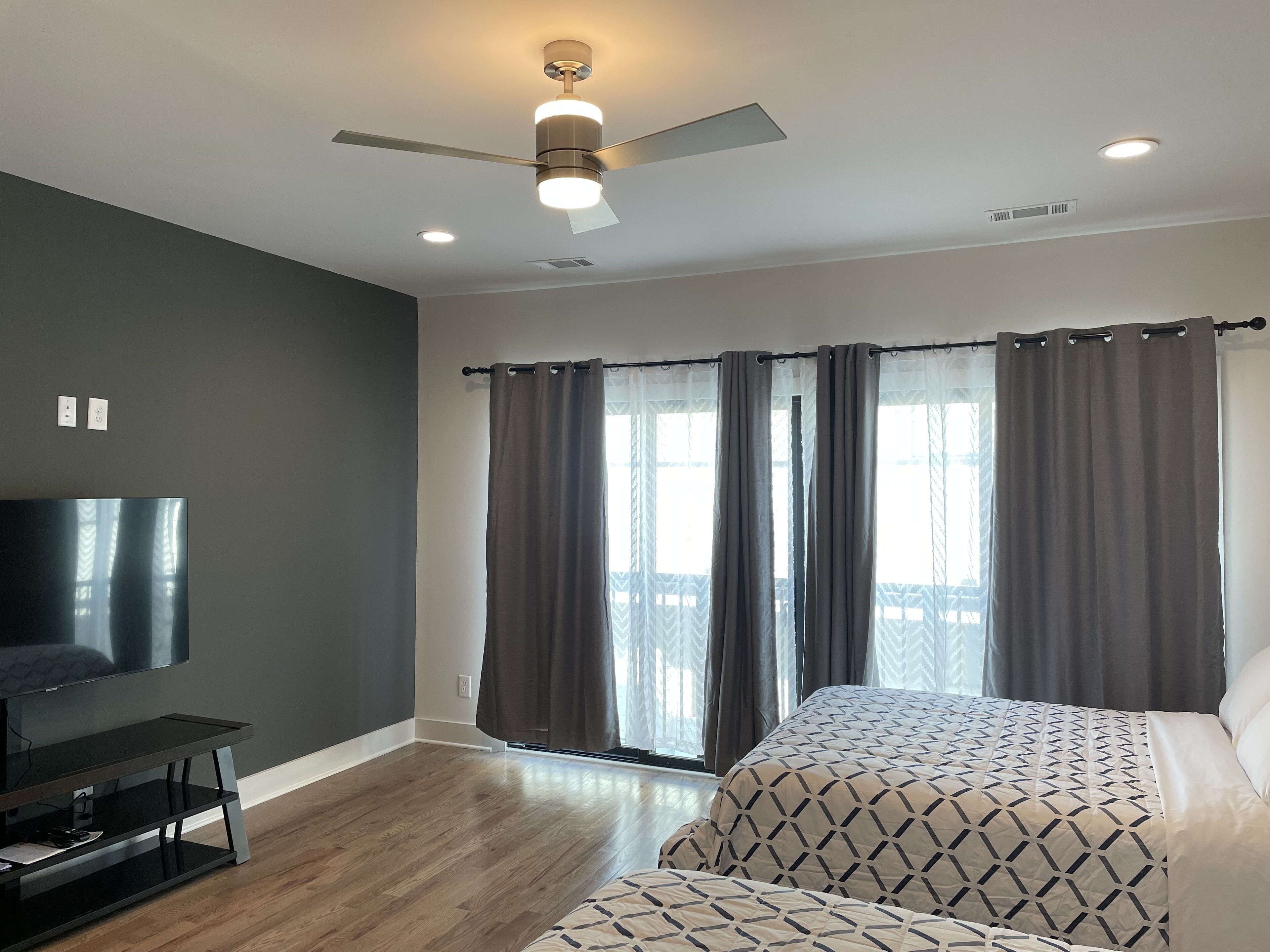 5 soverom, skrivebord, strykejern/-brett og wi-fi (inkludert)