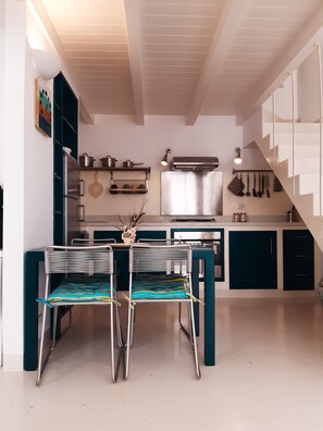 Fridge, oven, stovetop, electric kettle